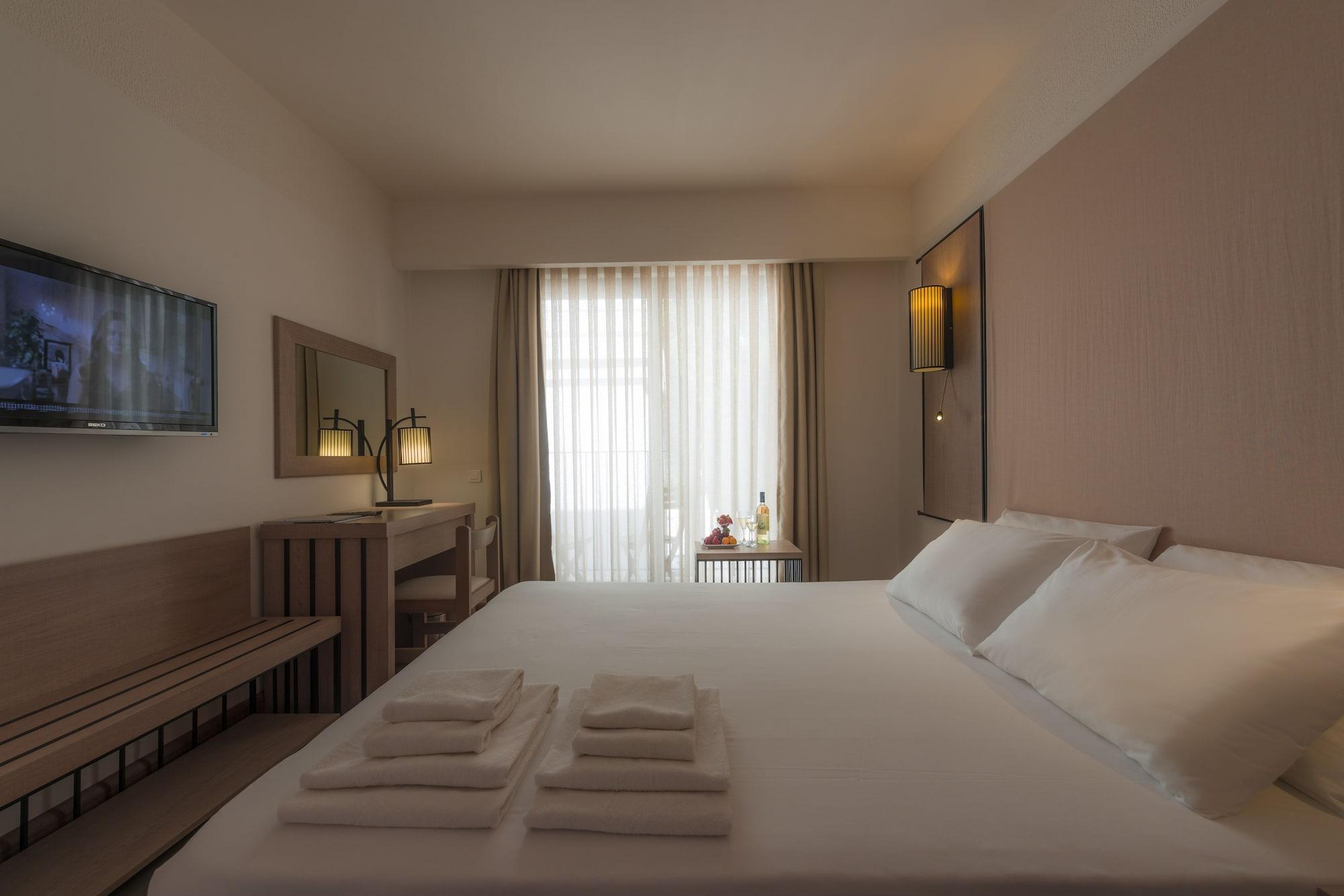 Liv Hotel By Bellazure Акярлар Екстер'єр фото