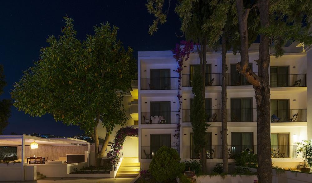 Liv Hotel By Bellazure Акярлар Екстер'єр фото